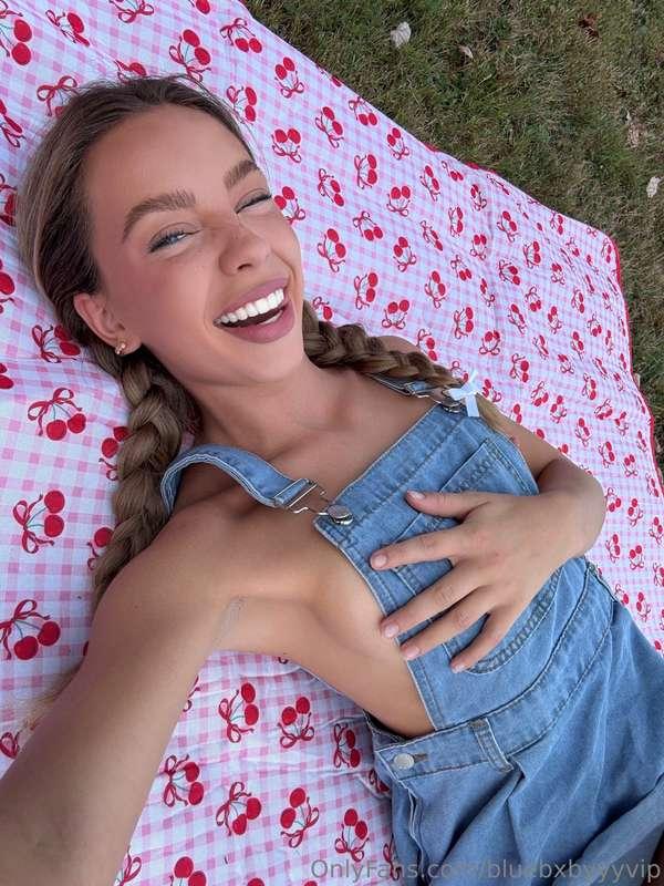 My smile’s wide, my eyes are teasing… all for you 😉