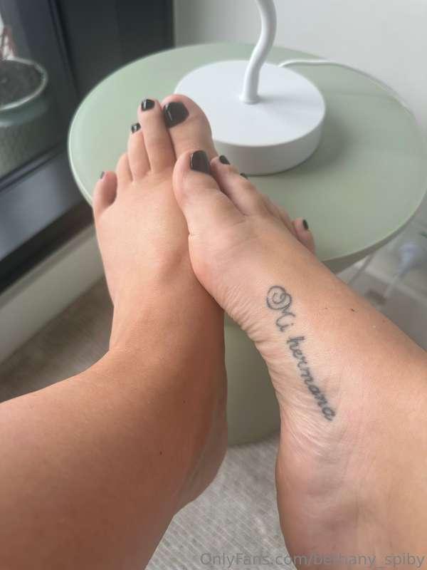 Did you enjoy the foot fetish video early 🤩