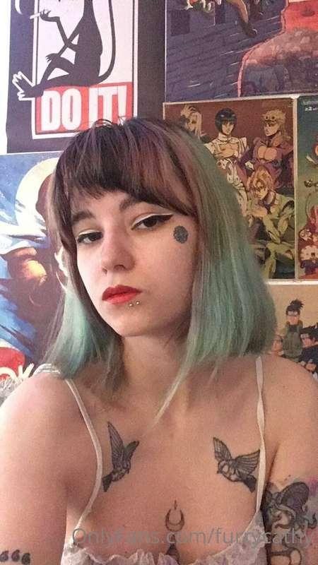 💄 Do you think I look good in red lipstick? 💄