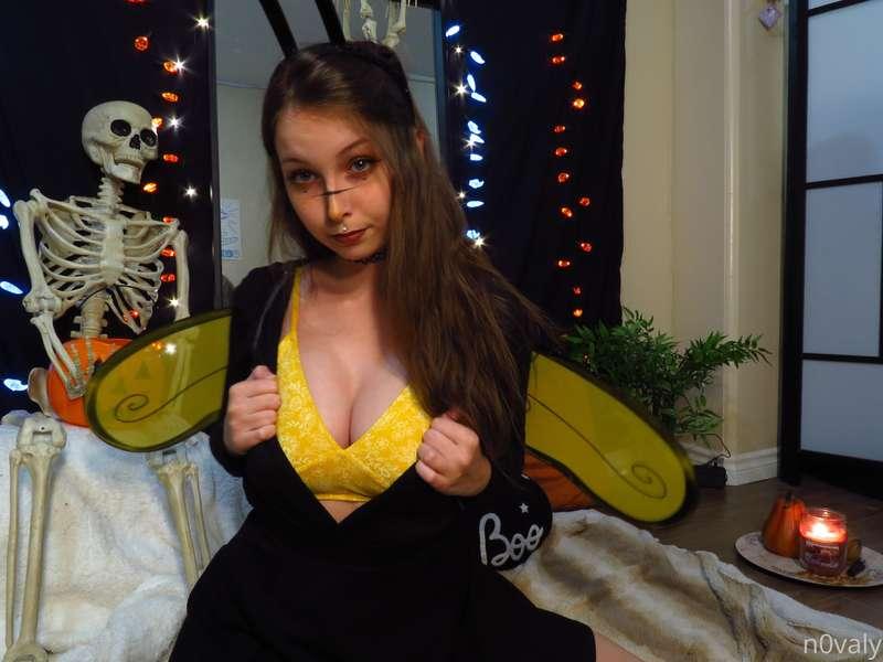 lil bee photo dump from the other night @__@ there's a 2 min..