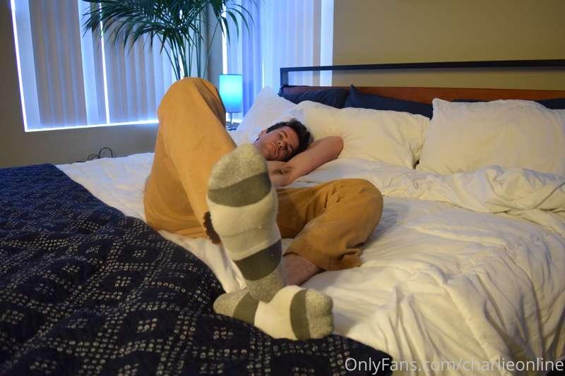 A collection of pics for the sock and foot lovers among us :..