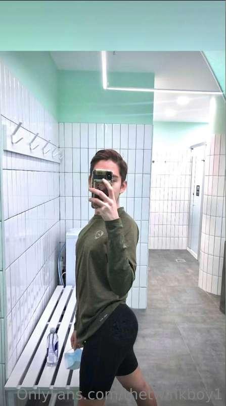 the gym is being very effective 🍑💪