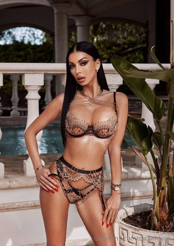 2 FOR 1 FACIAL WITH SUPERMODEL NIKITA There's just something..