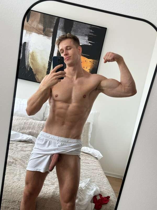 Mirror’s got the biceps, but your eyes are locked on what’s ..