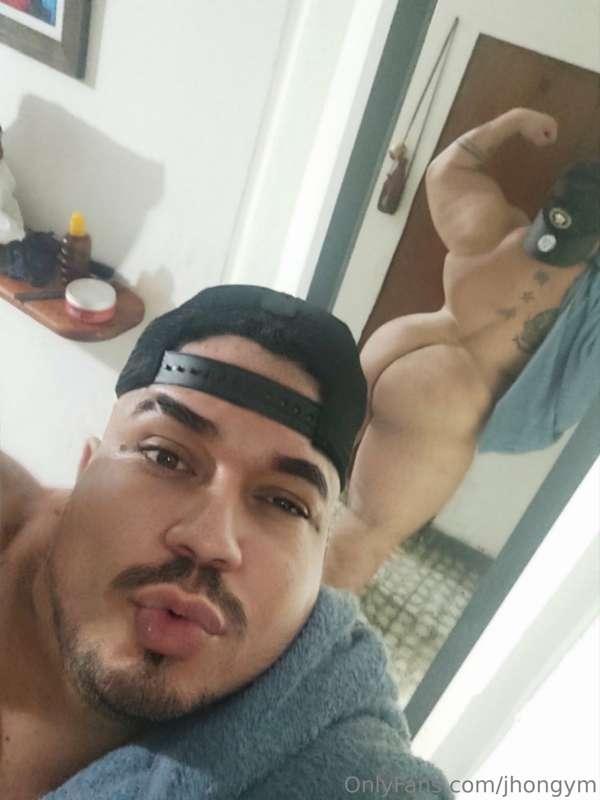 Un reflejo muy nalgon🍑🔥

A very butt reflex🍑🔥