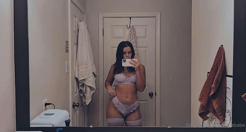 Serving cakes for days come and have a bite