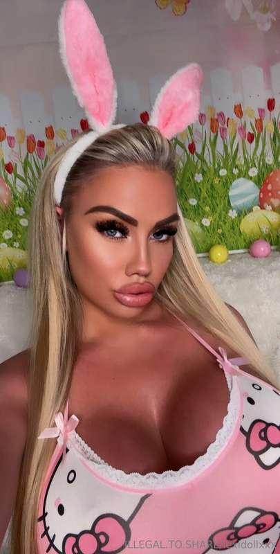 Let me suck on your eggs baby 🍆🐰 