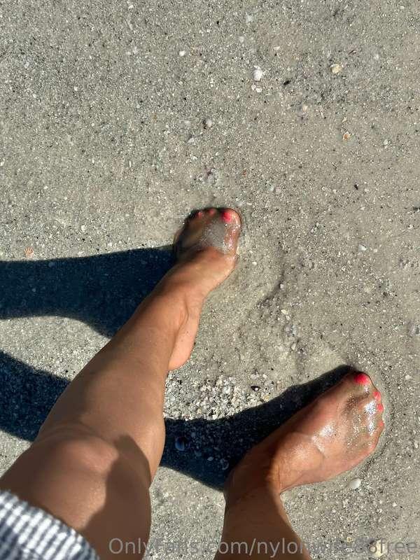 nylonsandfeet image #2