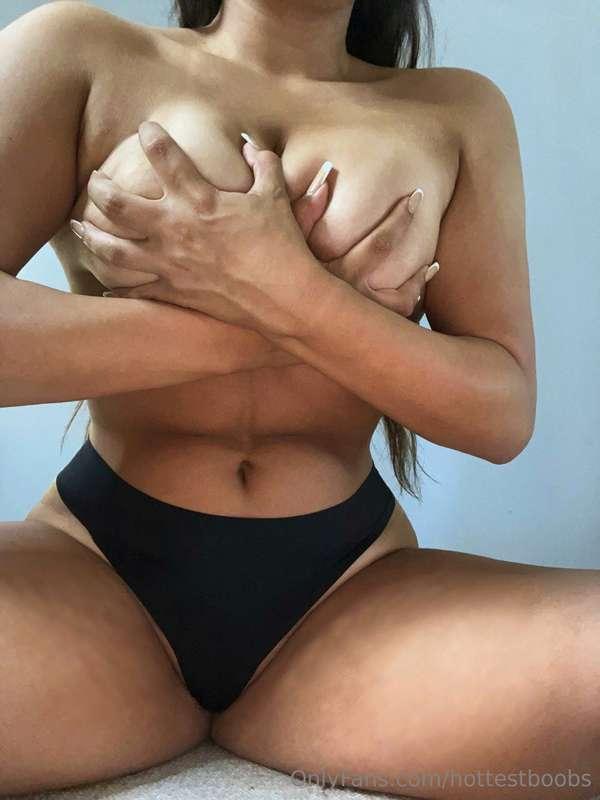 hottestboobs main image