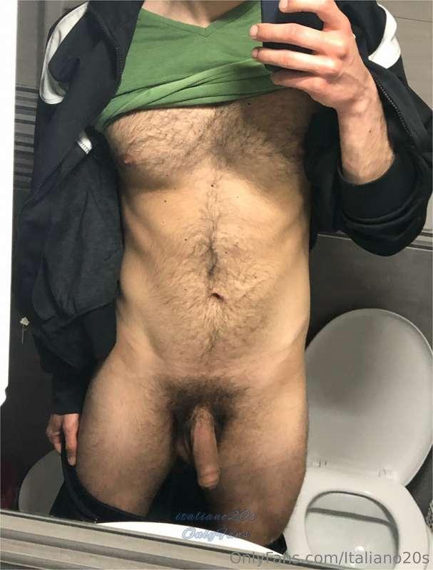 🇮🇹 Mood della domenica: relax e tuta senza mutande sotto. Ma..