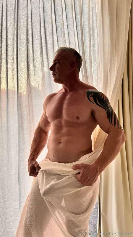 I found out what I have hidden behind the curtain 😉.