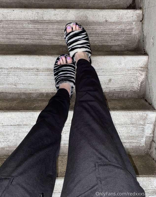 Feetsie friday 💖🦶🦓 Self worship video coming today <3