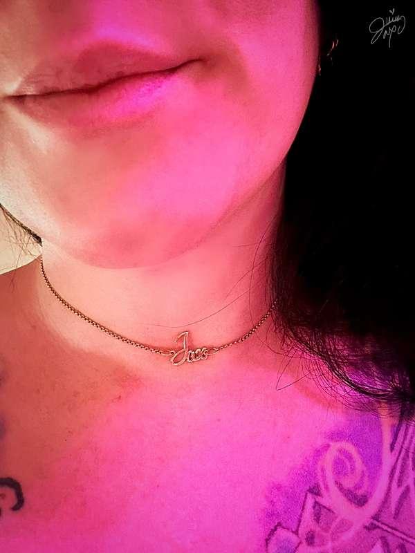 I forgot I had this choker! Think I’ll keep it on for a bit.