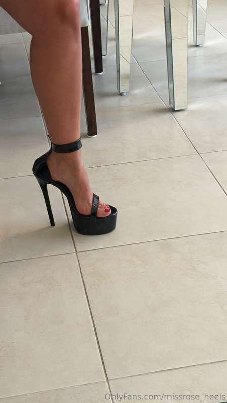 Some new stripper heels😂 for content #heelworship who wants ..