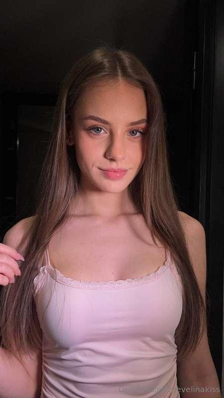I tried a new type of makeup and I think it looks perfect on..