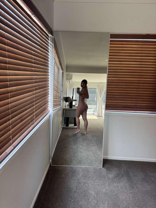 phoebeharris image #0