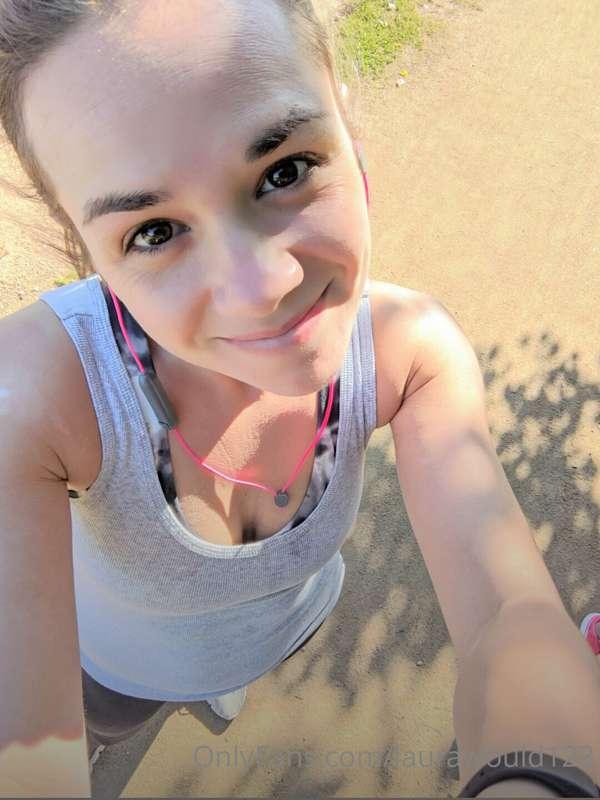 Jogging is my favorite thing in the world 😻