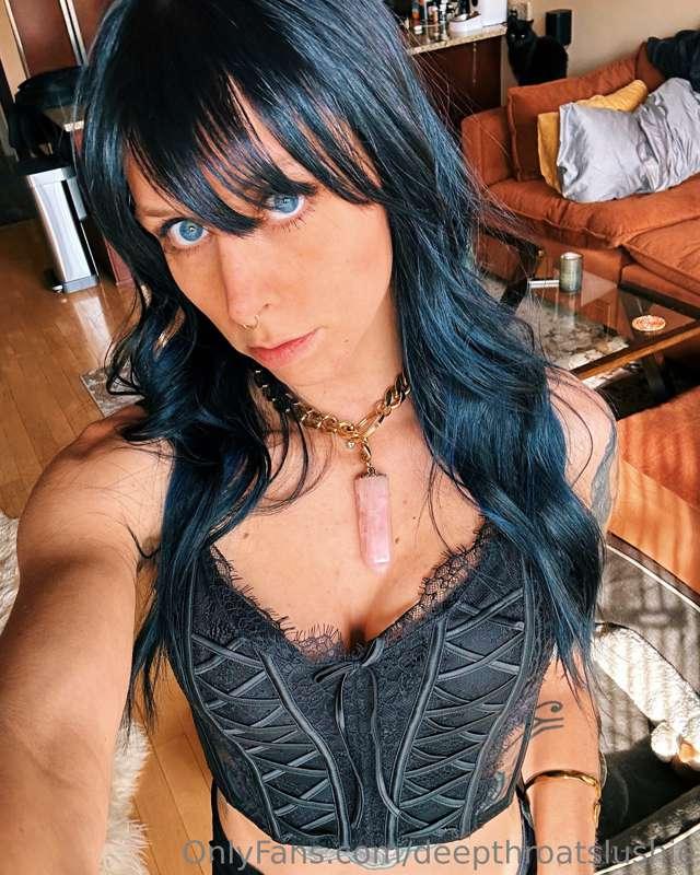 Happy weekend, cuties! 🥰🖤