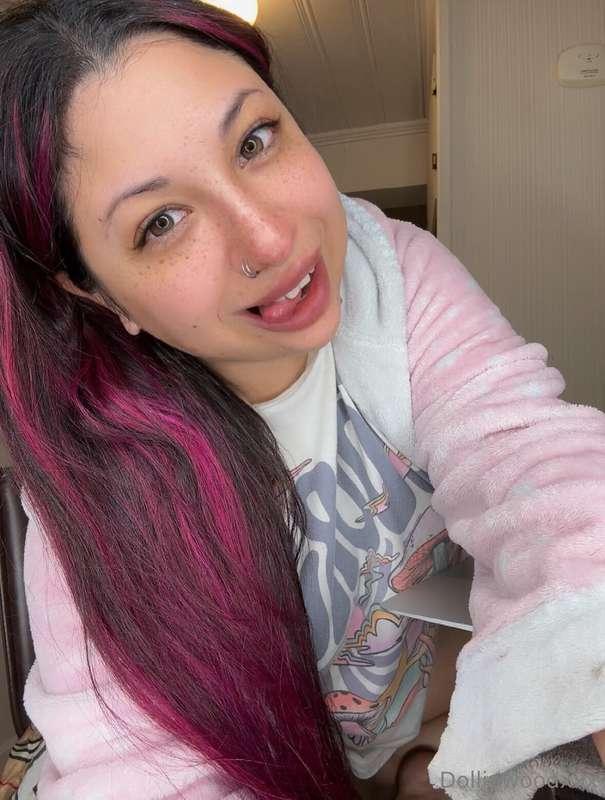 Goodmorning! 😎☕️ at my computer checking DMs (: ~ send me a ..