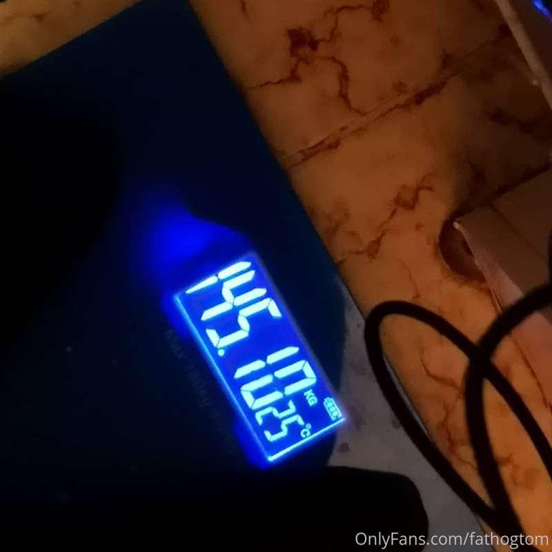 [WEIGHT UPDATE] 
Me trying to read those new numbers😂🐷