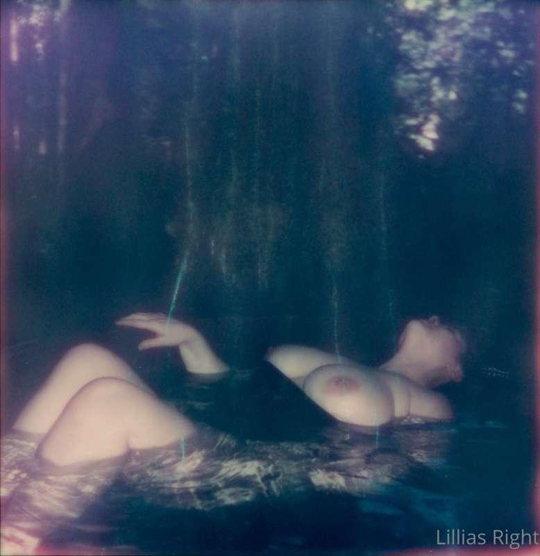 Wishin I could take you to this hot tub! Photo by @clovenmoo..