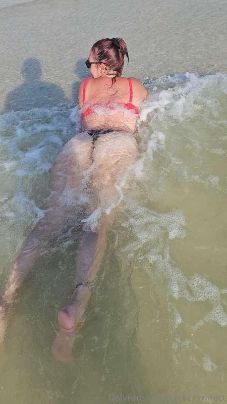 Beach ⛱️ day 😎 👙