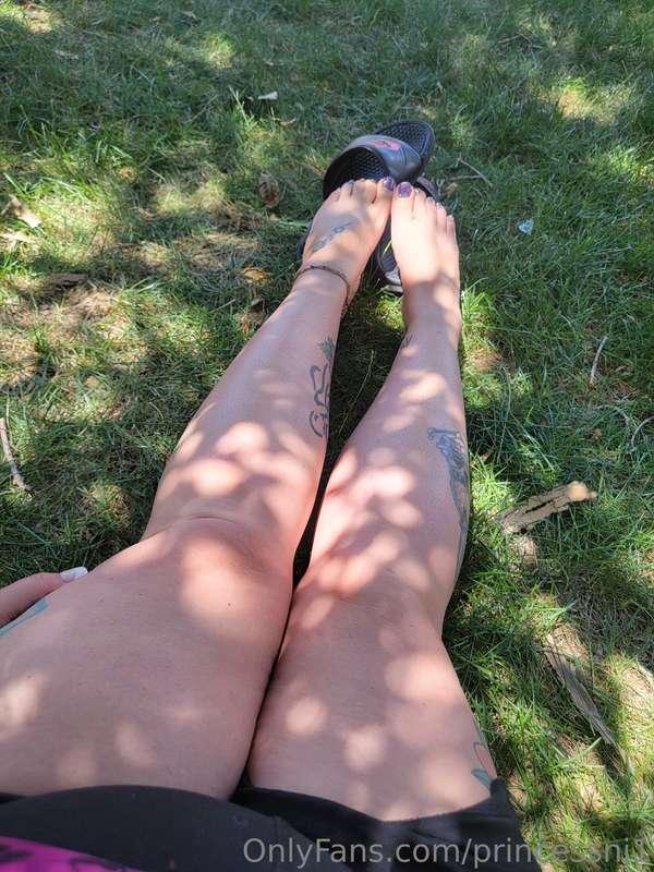 Thick thigh Thursday....come rub em down😝