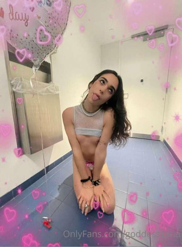 This bathroom is iconic💗💗