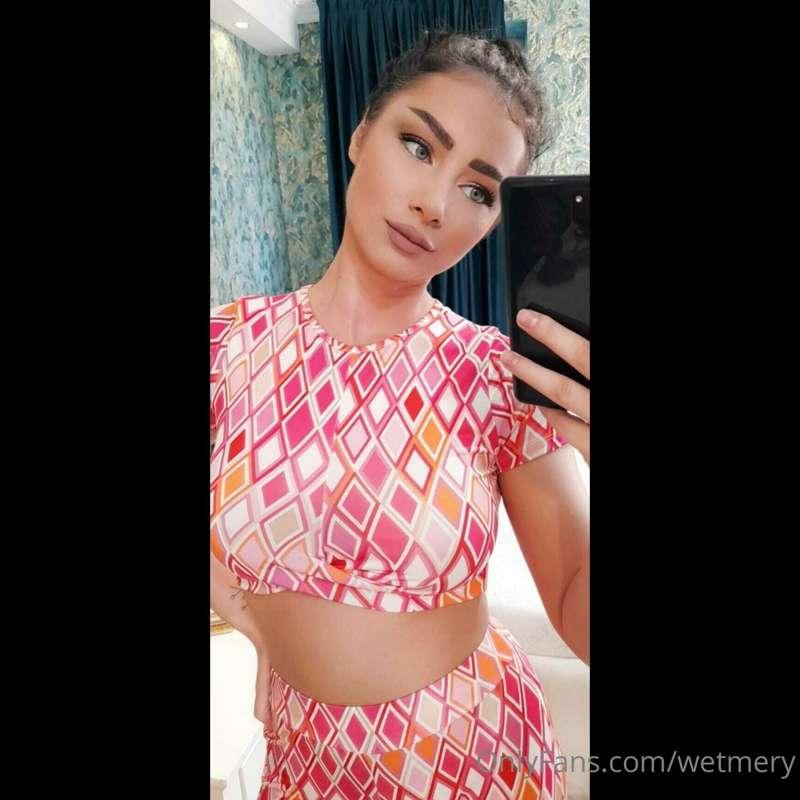 I'm always horny, wet and online😏