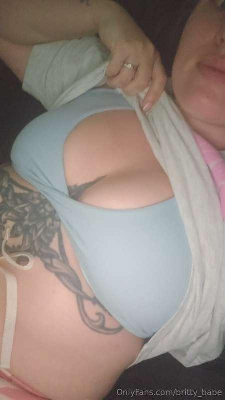 Titty pics and playing with my nipples 