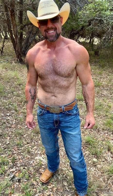 Is daddy looking like a snack? 😋