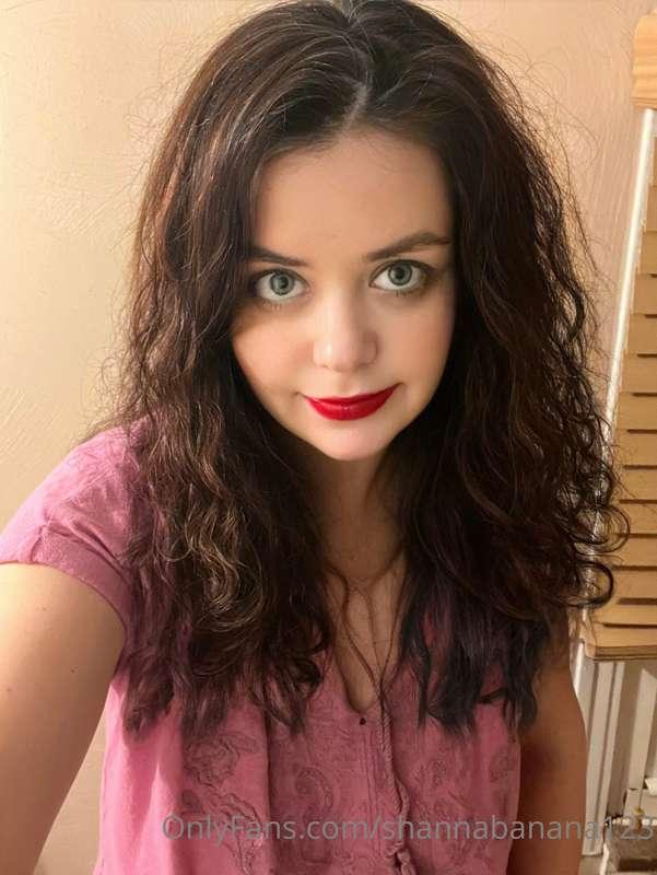 New pic of me today, just hanging out at home. I hope you ha..