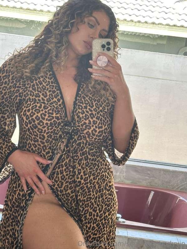 Wanna see what I hide under my robe? 😏