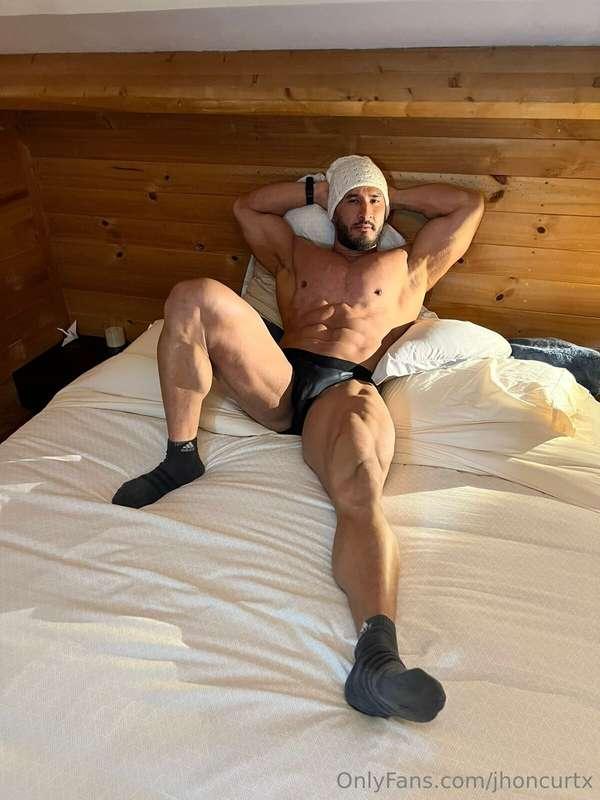 Will you find me like this in your bed? What would you do? 🔥..
