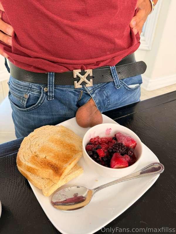 You guys ready for breakfast? Got some huevos for you 