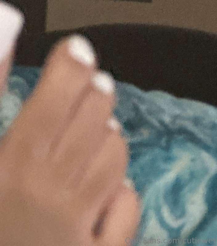 white toes 🤤