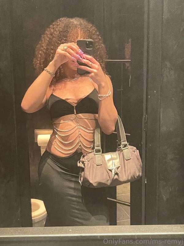 What do you think of my outfit tonight...🤭