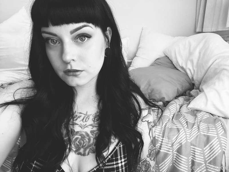 some black and white nudes for my favourite perverts 🖤🤍🖤