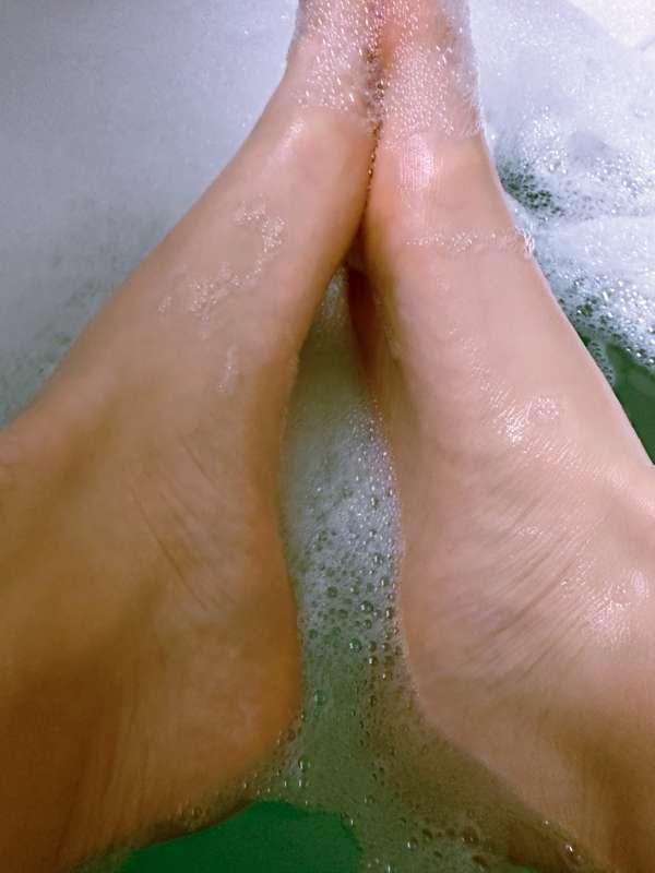 🦶🏻💦