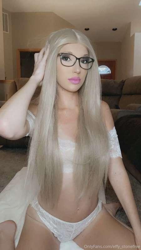 I’m horny 💦💦 wanna play? 
Onlyfans.com/effy_stone only $4 !!