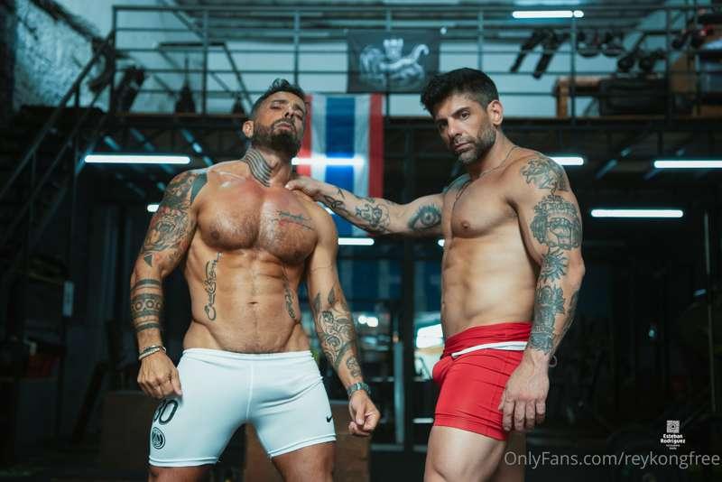 Full videos with @lucianoxl 🔥🔥🔥onlyfans.com/reykong 