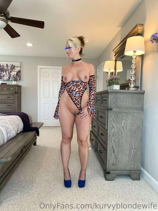 kurvyblondewife image #12