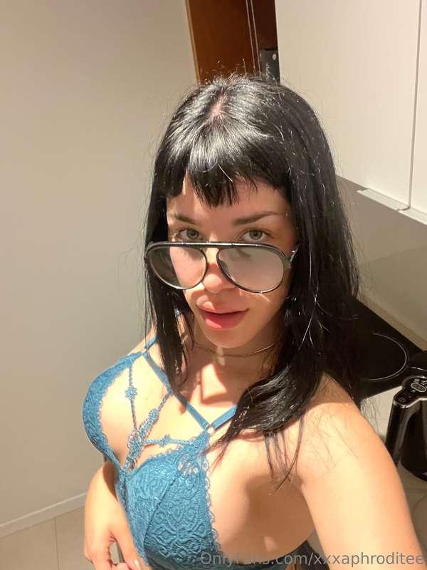 ειμαι ποιο σεξι οταν φοραω γυαλια; 😉🤣