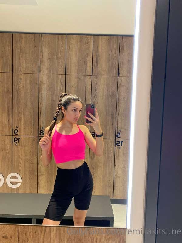Do you like girls who go to the gym? 💞