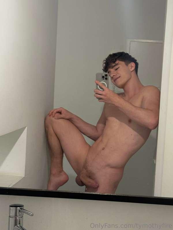 How badly do you wanna have your Timothy stretch your holes ..