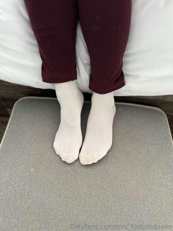 mrs_footjobqueen image #6