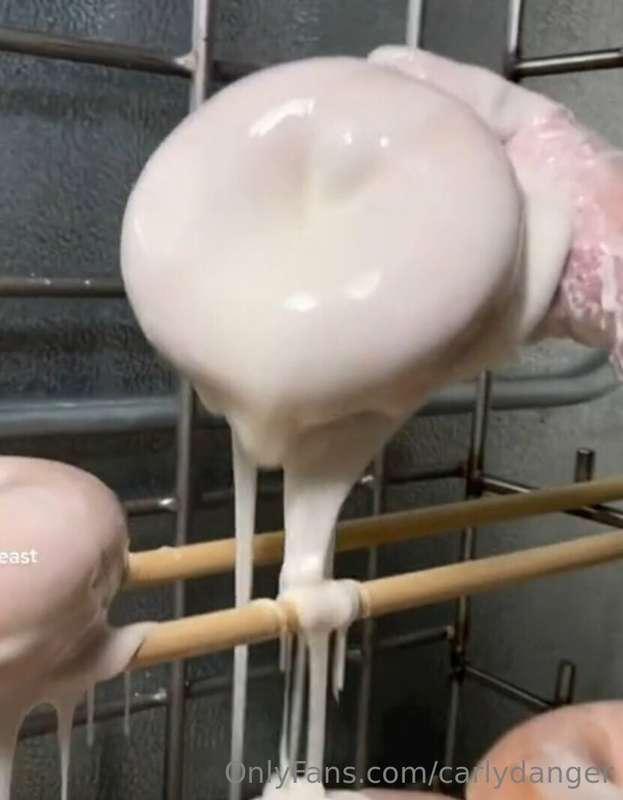 Sometimes I just want to be handled this way...😈💦🥵 Happy Mon..