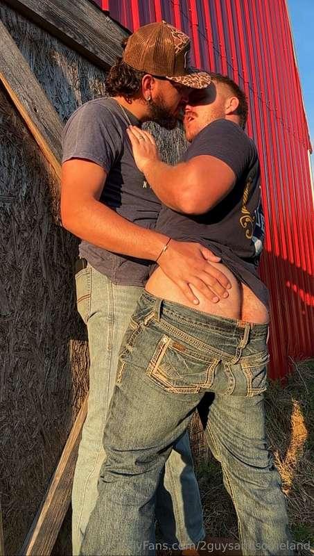 2guysandsomeland image #1