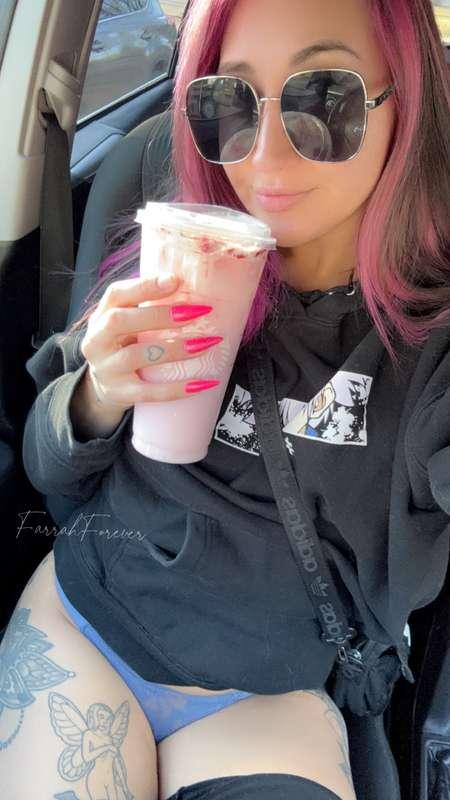 do you likeee iced or hot coffee better?! ☕️💕(I neeed iced n..