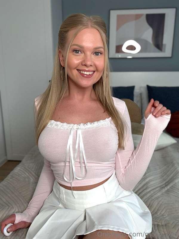 Honey, I wanted to ask you if you like my summer outfit.😘 I ..